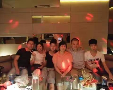 “母亲节”——《致我们幸福美满的一家》