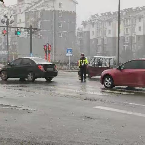 雨雪第一线 我们一直在坚守