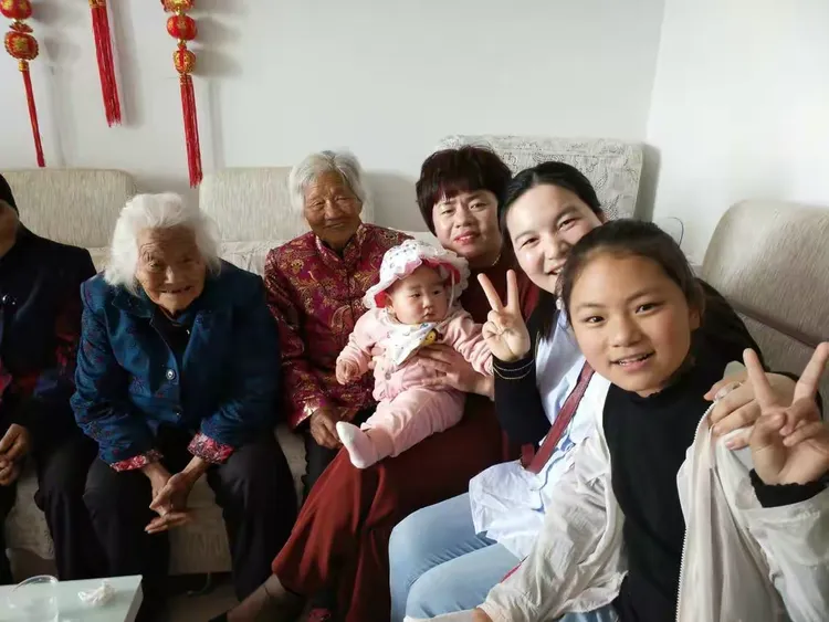 儿孙绕膝