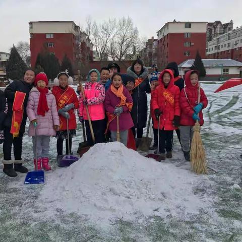 “”风雪青城，温暖青城”------光华小学师生们一起铲雪！