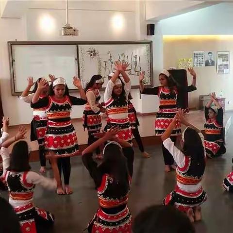 繁花似锦，有朋远来 ——本部初二年级与印度加尔各答穆哈德维贝拉中学师生联谊