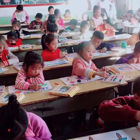 张贾店小学美术社团