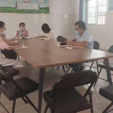 共研新课标，把握新方向——三亚市吉阳区下抱坡小学语文组研读新课标教研活动