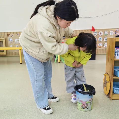 以“练”筑防，“食”刻预防———兴义市清水河经济开发区中心幼儿园食品安全演练活动