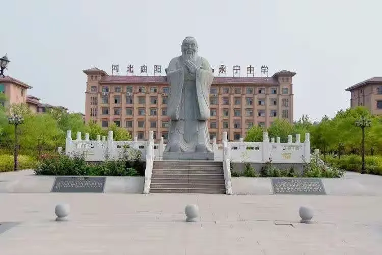 曲阳永宁中学高二年级疫情期间升旗仪式