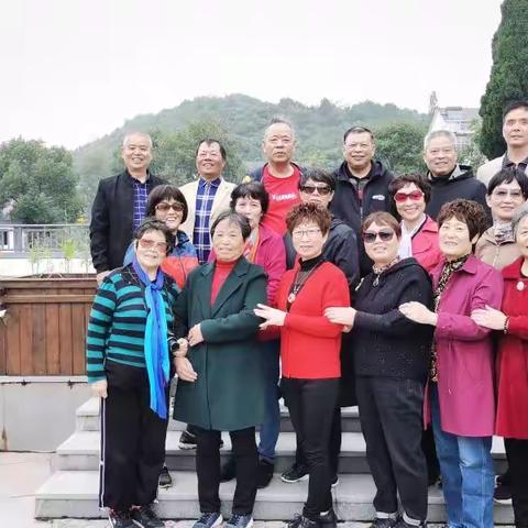 高中同学五十年   约会荊溪赏高粱