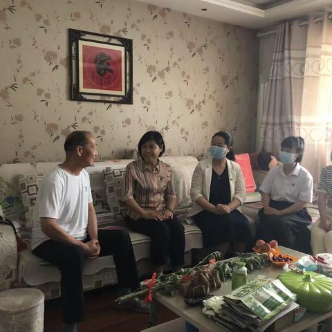 “浓浓粽香情，端午送党恩”