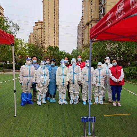 党旗飘，马甲红，共筑防疫屏障