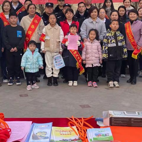 学习雷锋精神，情暖社区居民