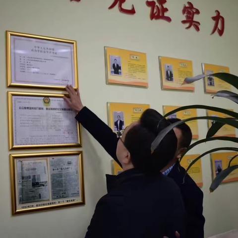 教育局领导莅临戴氏教育指导工作，给予高度评价