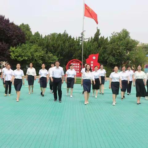 “茗韵书声•传承经典”—城关中心校四董小学欢庆元旦经典诵读活动