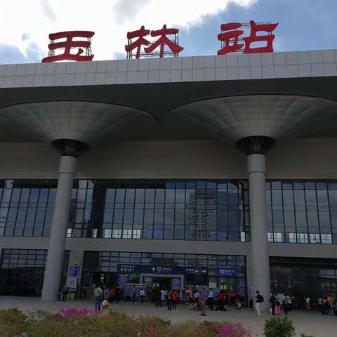 42年过去，弹指一挥间。高中同学南宁来相会。（2017年10月20日）