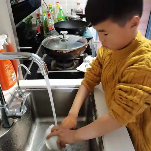 我是南湖校区二（7）班的温知远，我是劳动小能手，我最棒