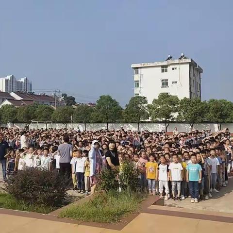 做文明学生  创文明校园                                          ——建平镇中心小学开学典礼