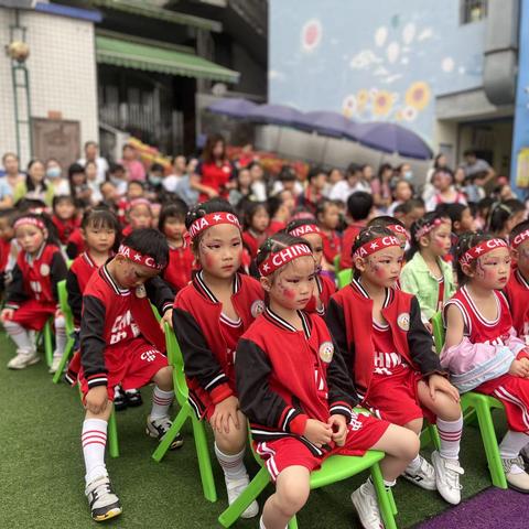 ❤️中二班             ~      ~     ~爱上幼儿园，快乐“美”一天。