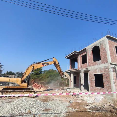 光村镇今日对2宗非法占用耕地建房进行依法拆除