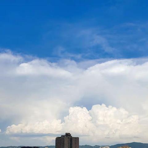 我的家乡在白云深处。