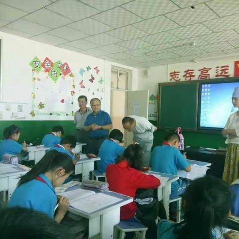 王径督学检查指导我校期末考试工作-大泉回民小学