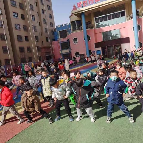 【拥抱春天    快乐成长】第十二幼儿园户外活动篇——大三班