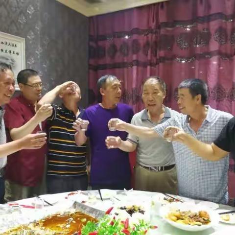 如今舉杯同醉🥂相知年年歲歲