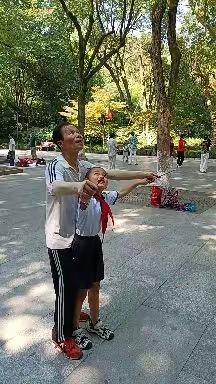 追风少年“红领巾.走杭州”