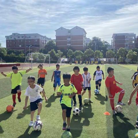 长郡雨花外国语学校足球社团