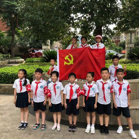 童心向党-红领巾志愿者服务活动二（12）班  任翊祯