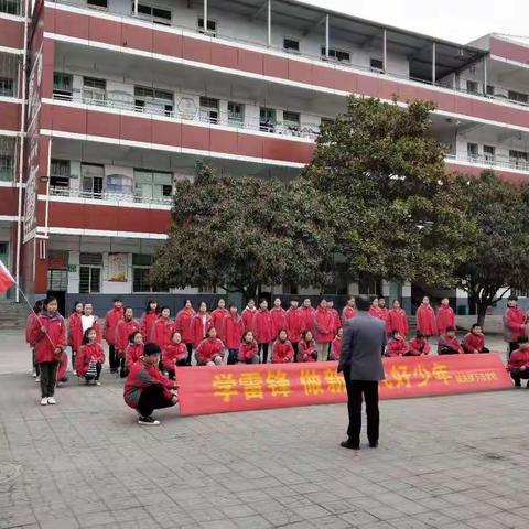 桃李芬芳齐争艳   师生敬老情意浓