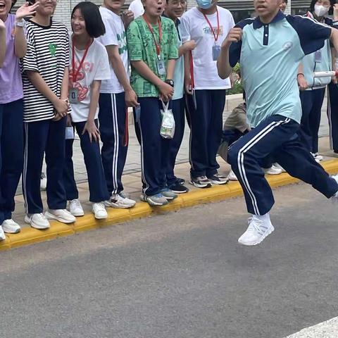 青春飞扬  拼搏自强——记七年二班团体接力赛