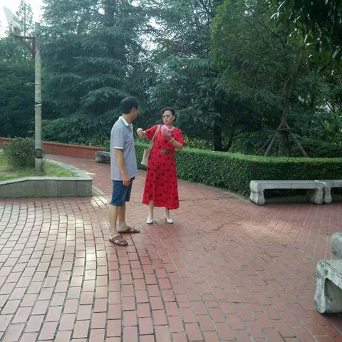 七月骄阳似火，同学相邀小聚。弹指挥间，时光轻转。但那无法复制的流年岁月，却早已扎根在我们的记忆中。