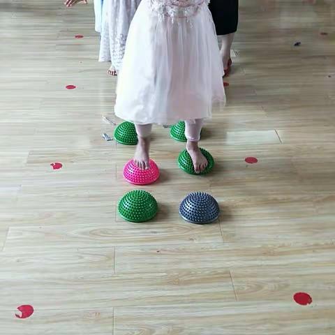 大二班5月17日，体能课之趾压板