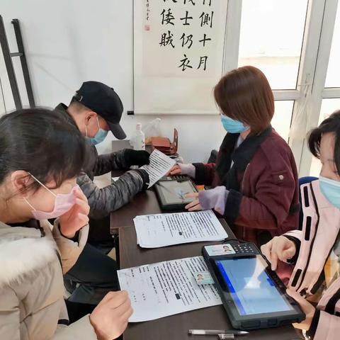 社保服务入社区，热情服务暖人心