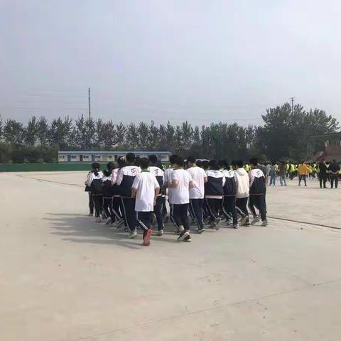 校园里靓丽的风景线——激情跑操