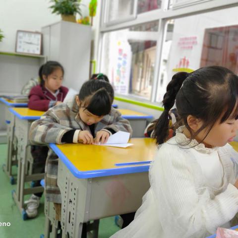 “小小纸飞机，放飞大梦想”——福安实小龙江校区一年级科技节活动掠影