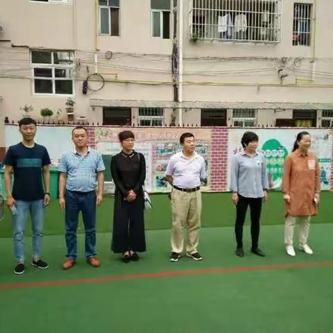 “让艺术之花在万祥街小学炫丽开放” 区政协教科体组委员王伟义务给万祥街小学送课活动。