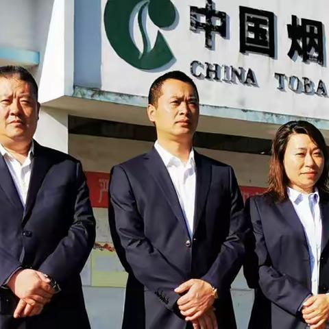 笑掷牛年辞旧岁，虎虎生威展未来。