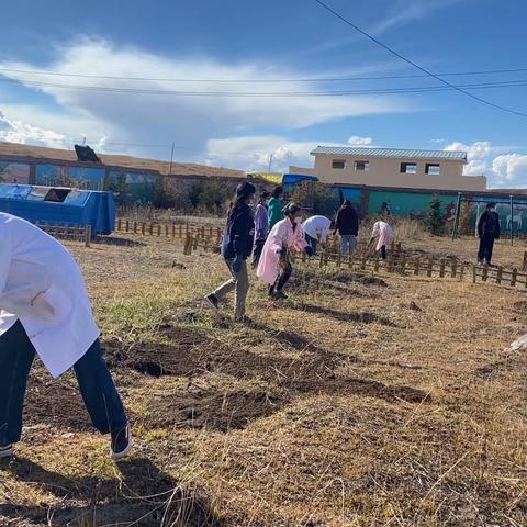 巴滩牧场中心幼儿园开学前卫生大扫除