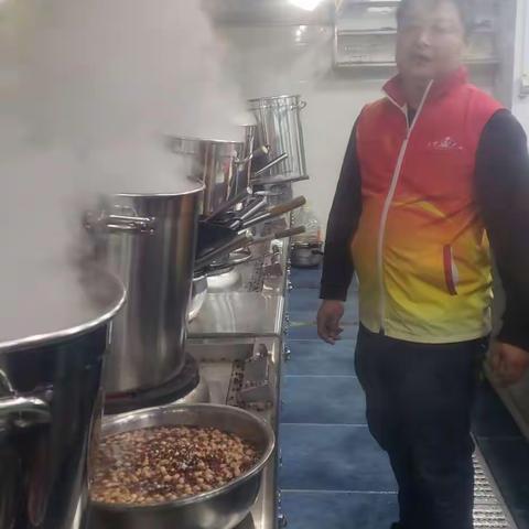 【全城轰动】 由共青团驻马店市委、天中义工“聚善阁”爱心餐厅联合发起的“一碗腊八粥 温暖一座城”送粥活动