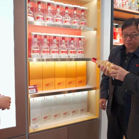 驻马店市晶宏商贸“酒快到”总经理郭晶晶承诺:珍惜荣誉 本店保证不卖假酒