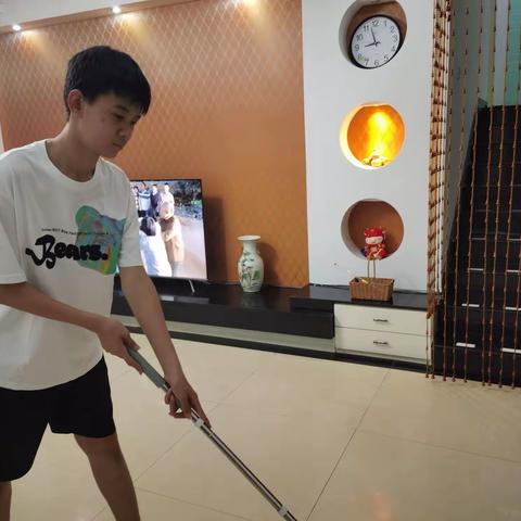 【驻马店市第四中学七（24）班梁哲瀚】疫情下丰富多彩的假期生活