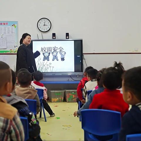 汉滨区双龙镇幼儿园“ 平安建设”宣传走访活动