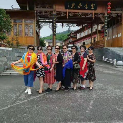 走起！姐妹们相约圣蜂果业！