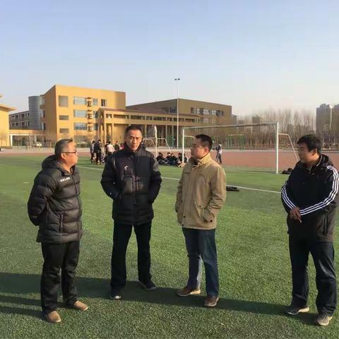 市体育局副调研员宋永忠慰问业体校橄榄球队