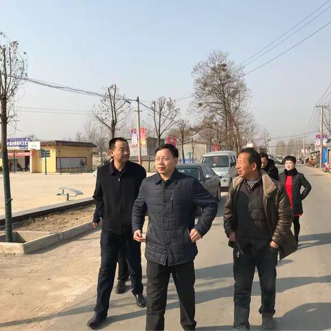 市市场中心主任王国军到老樊寨村调研慰问