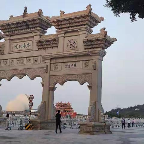 珠海的地标，有特色，结合海珠的宝贝，而建得有内函