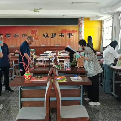 东街小学校级美术展