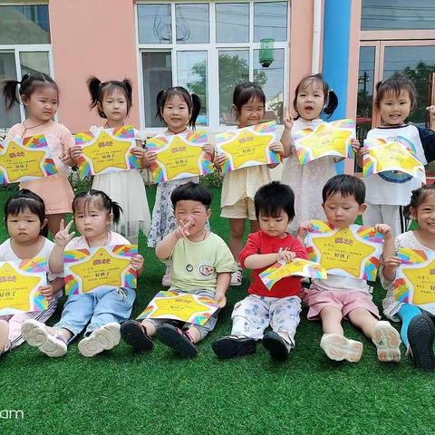 精彩童年、快乐成长！汉王路幼儿园小一班期末总结！