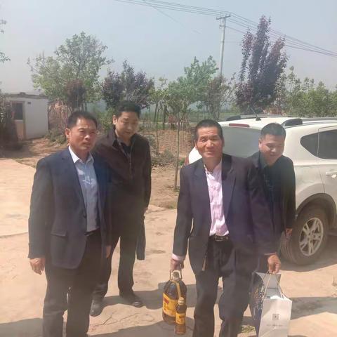 区领导到蓝田县三官庙镇龙曲村开展脱贫攻坚工作