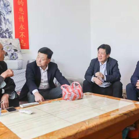 区委主要领导带队到蓝田县三官庙镇马湾村开展扶贫工作