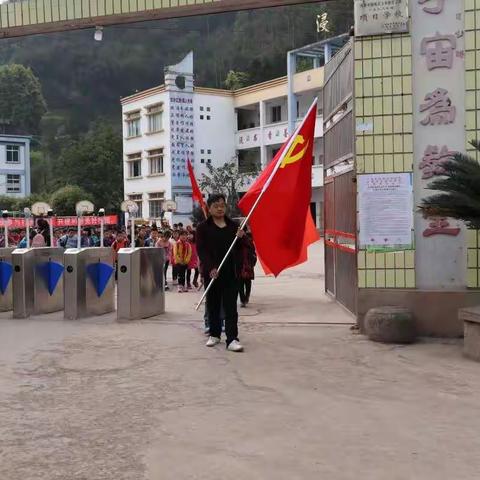 我们去春游一一人们在春天播下了希望的种子，等待着秋的收获。春天是花的世界，是一切美的融合。